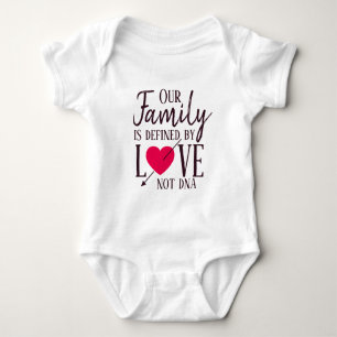 T-shirts Nossa família é definida pela adopção do ADN d