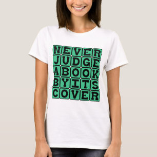T-shirts Nunca Julgue Um Livro Pela Capa