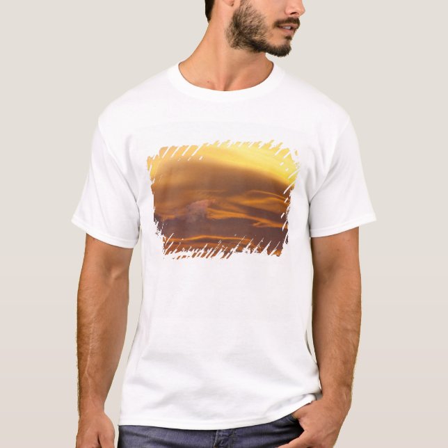 T-shirts Nuvem lenticular no pôr do sol (Frente)
