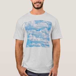 T-shirts Nuvens Ensolaradas Felizes Fundo Céu Azul Claro