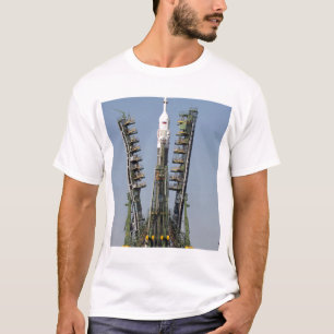 T-shirts O andaime do lançamento é aumentado no lugar