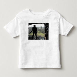T-shirts O aviador olha um pacote da prática cair