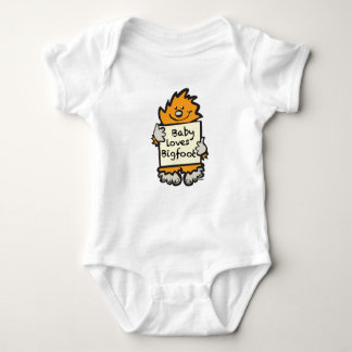 T-shirts O bebê ama Bigfoot Onsie