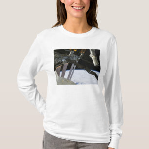 T-shirts O braço do Endeavor no meio do Estado do Espaço In