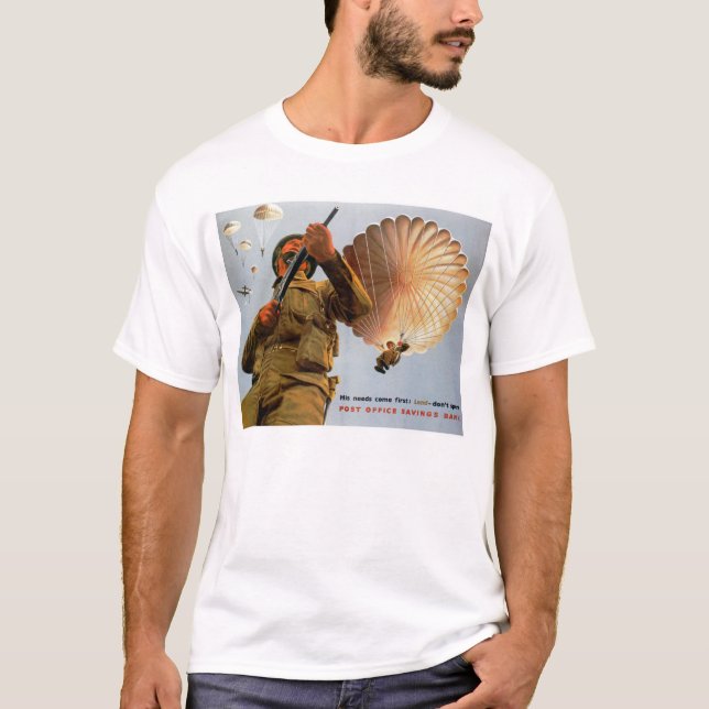 T-shirts O ~ britânico do paramilitar suas necessidades vem (Frente)