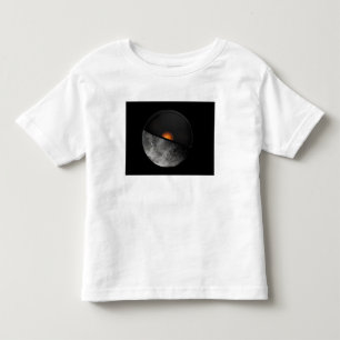 T-shirts O conceito do artista que mostra um núcleo intern