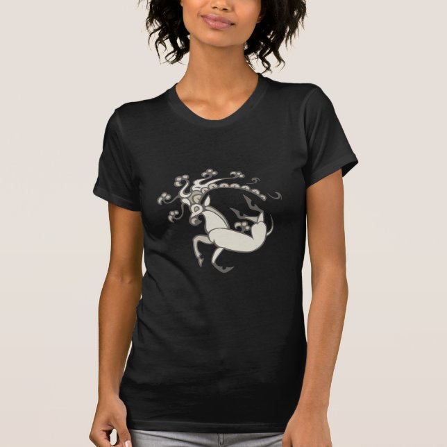 T-shirts O design claro das mulheres dos cervos de Pazyryk (Frente)