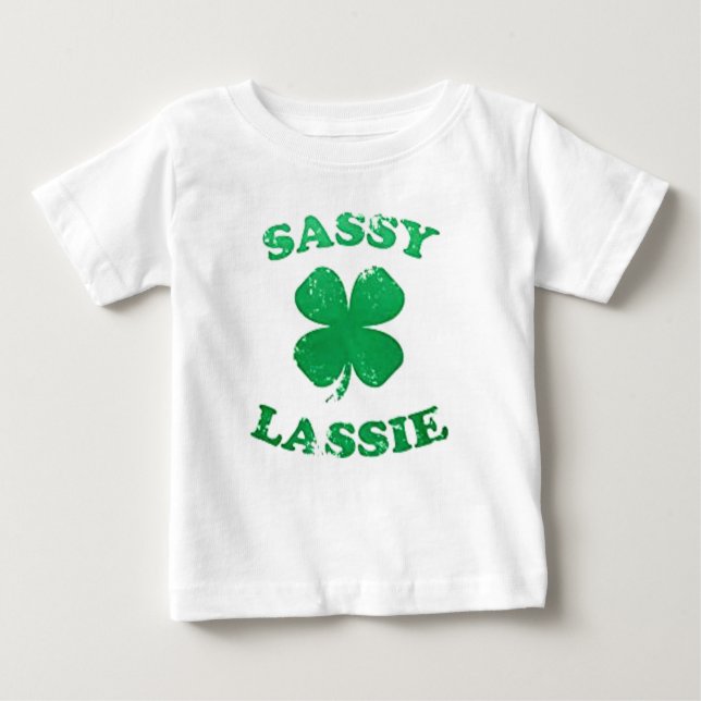 T-shirts O dia de St Patrick Sassy do Lassie (Frente)