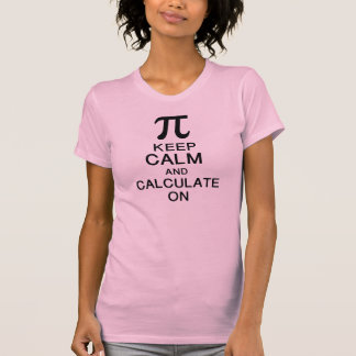 T-shirts o dia do pi mantem a calma e calcula-a sobre