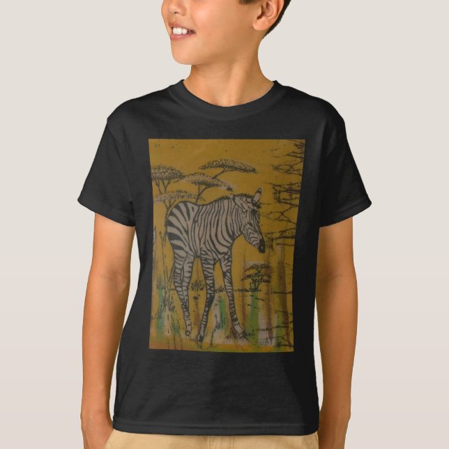 T-shirts O Espírito Serengeti: Zebra Grazing na Mara (Frente)
