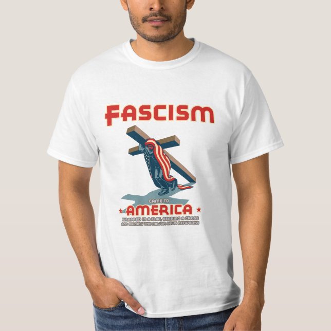 T-shirts O fascismo veio envolvido (Frente)