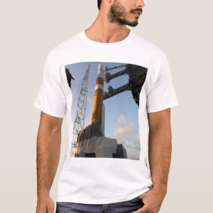 T-shirts O foguete do delta IV