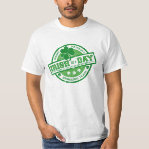 T-shirts O irlandês de St Patrick engraçado por um dia