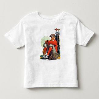 T-shirts O jogador de golfe manteve-se esperar