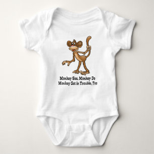 T-shirts O macaco vê, macaco faz, macaco obtem no problema