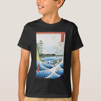 T-shirts O mar em Satta na província de Suruga