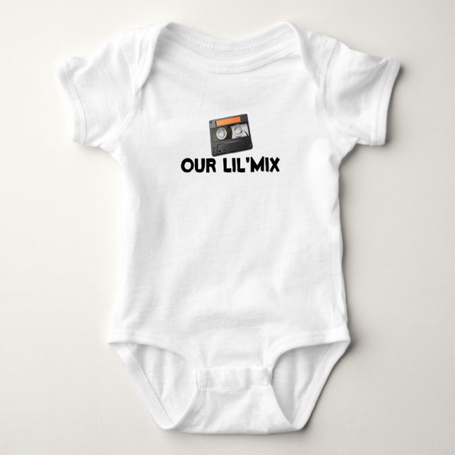 T-shirts O nosso bebê do Lil' Mix Romper (Frente)