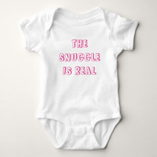 T-shirts O SNUGGLE É pia batismal REAL do rosa do Jumpsuit