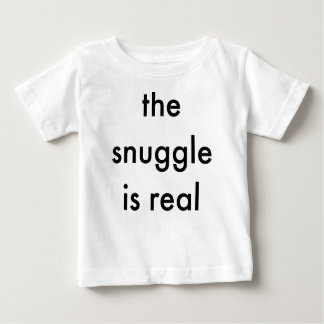 T-shirts O SNUGGLE é um fato de bebê real