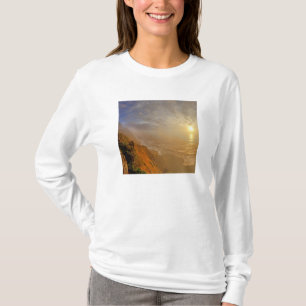 T-shirts O sol se põe sobre o Oceano Pacífico a partir de H