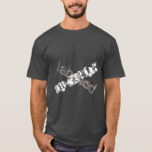 T-shirts "O t-shirt" dos homens perigosos etiquetados