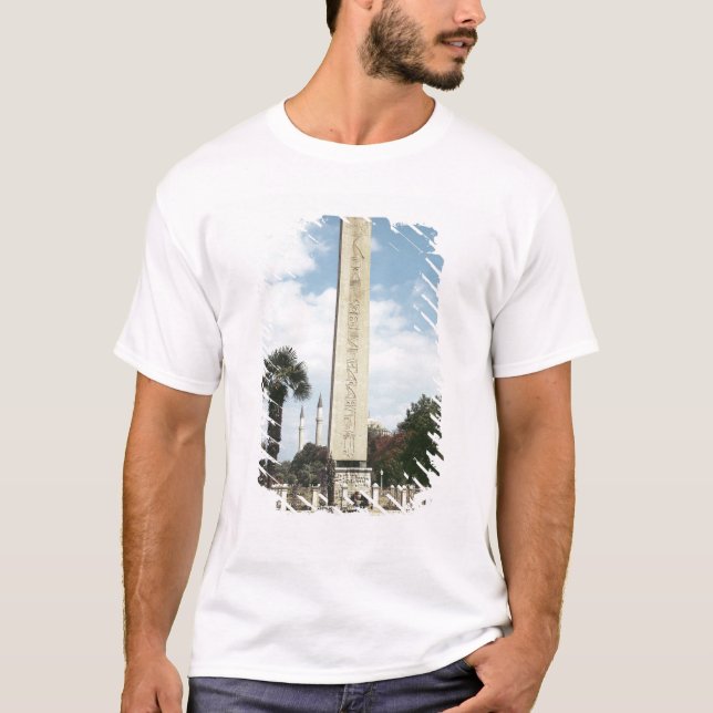 T-shirts Obelisk de Theodosius mim, com uma base romana (Frente)