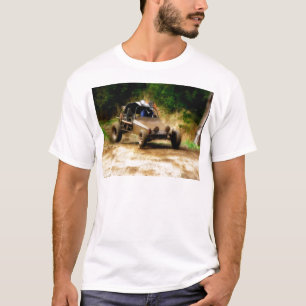 T-shirts Obtendo o ar em um carrinho de duna