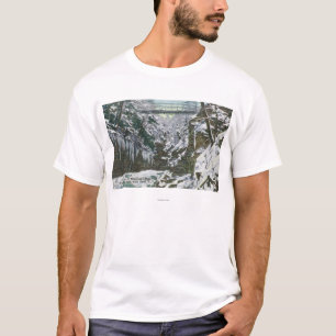T-shirts Opinião de ponte de suspensão do desfiladeiro do