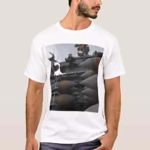 T-shirts Ordenança empilhada pronta para ser carregado