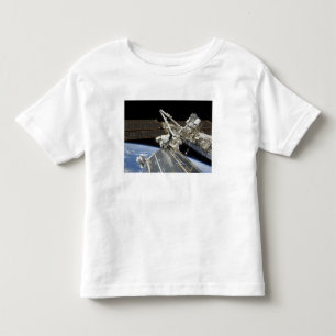 T-shirts Os astronautas executam uma série de tarefas