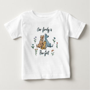 T-shirts Os cães no jardim IV   nossa família são Pata-f