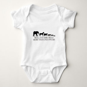 T-shirts Os doutores reais (veterinários) tratam mais de