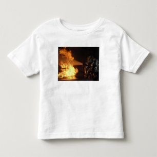 T-shirts Os sapadores-bombeiros extinguem um abeto simulado