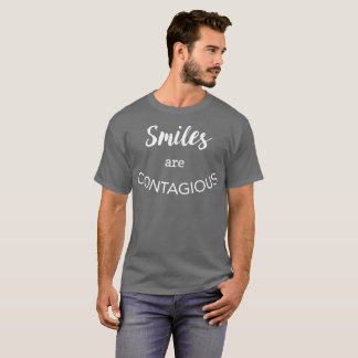 T-shirts Os sorrisos são humor inspirador do divertimento