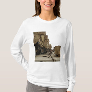 T-shirts Os veículos militares são pena fechado semi no