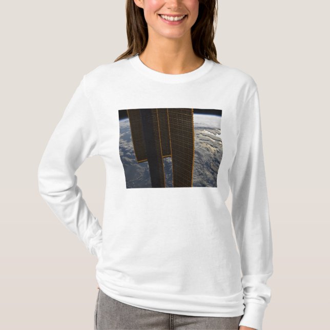 T-shirts Painéis solares da Estação Espacial Internacional (Frente)