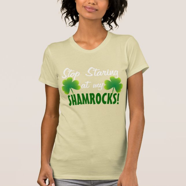 T-shirts Pare de olhar fixamente em meus trevos (Frente)