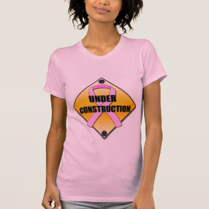 T-shirts Peitos sob a construção ($21,95)