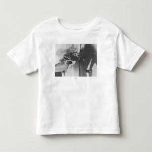 T-shirts Piloto de Howard Hughes Embarcando no Avião por In