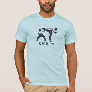 T-shirts Pontapé do karaté ele