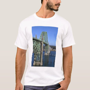 T-shirts Ponte da Baía de Yaquina cobrindo a Baía de Yaqu