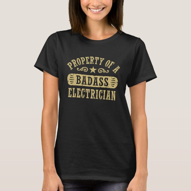 T-shirts Propriedade de um eletricista Badass (Frente)