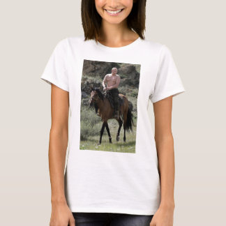 T-shirts Putin descamisado monta um cavalo