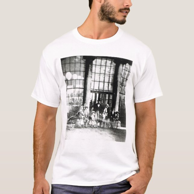 T-shirts Rainha Victoria & príncipe Albert com seu (Frente)