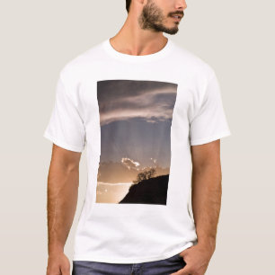 T-shirts Raios crepusculares se irradiam pelo céu em