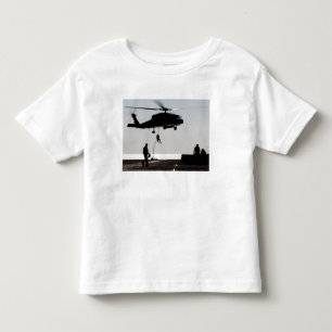 T-shirts Rápido-corda dos pessoais fora de um SH-60F