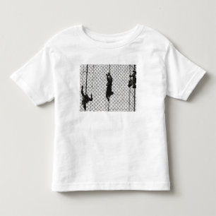 T-shirts recrutas que terminam um obstáculo