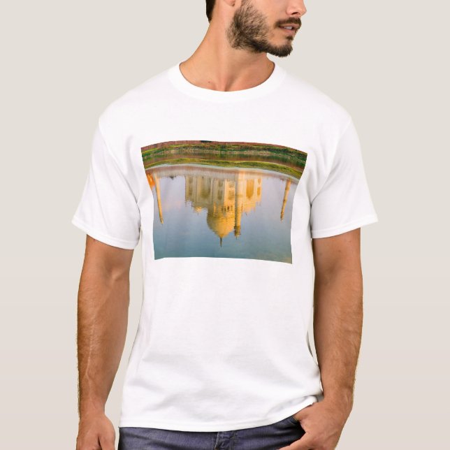 T-shirts Reflexo mundial do templo Taj Mahal em (Frente)
