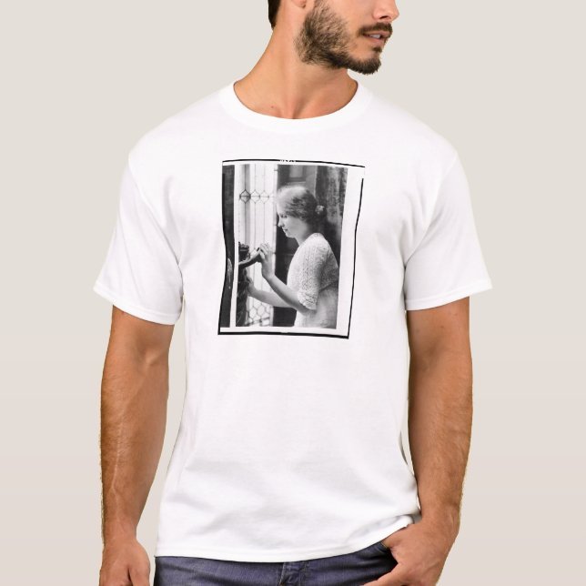 T-shirts Retrato das plantas molhando de Helen Keller (Frente)