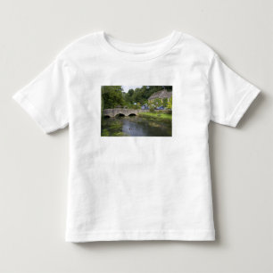 T-shirts Riacho de trutas na vila de Bibury,
